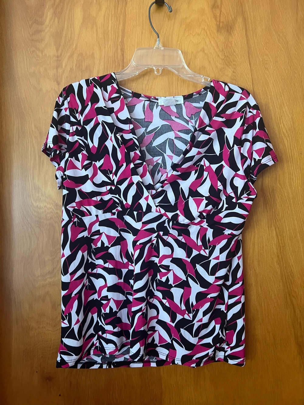 Morgan City size medium short sleeve layered V neck top pink, black, white